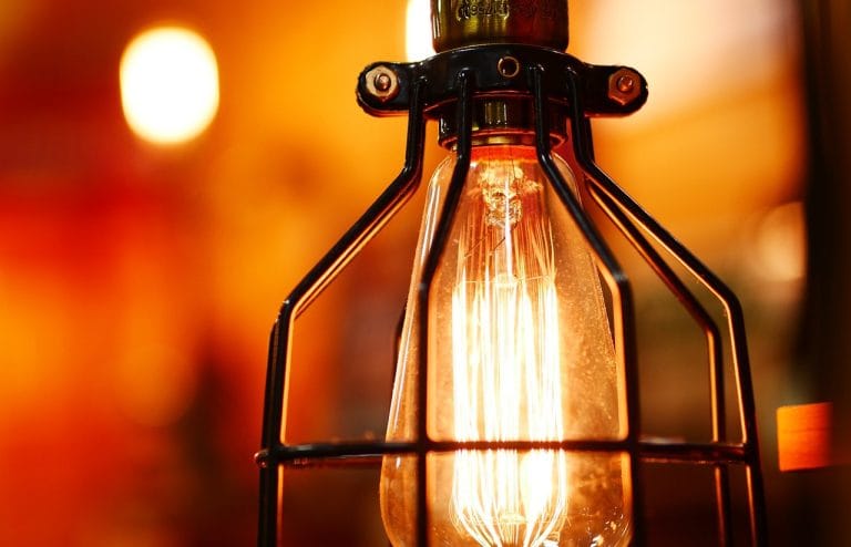 Porównanie: lampy sodowe vs. LED w przemyśle.