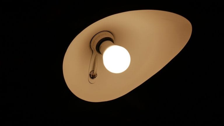 Porównanie lamp akumulatorowych – czas świecenia i moc