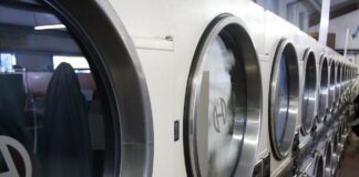 Symbol czyszczenia chemicznego na metce garnituru