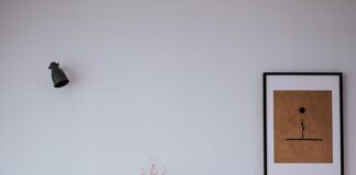 Jak dobrać lampy do wnętrza w stylu japandi, gra między ciepłym światłem a prostotą form Jak dobrać lampy do wnętrza w stylu japandi, gra między ciepłym światłem a prostotą form