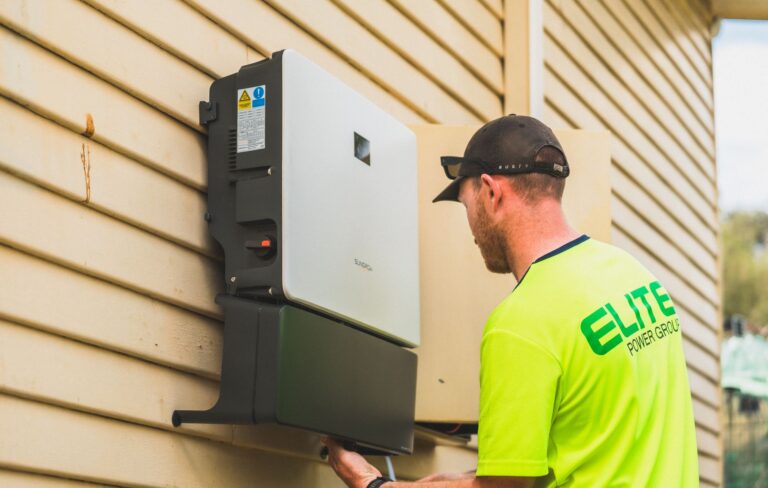 Jak współpracuje fotowoltaika z systemami smart home i zdalnym sterowaniem światłem