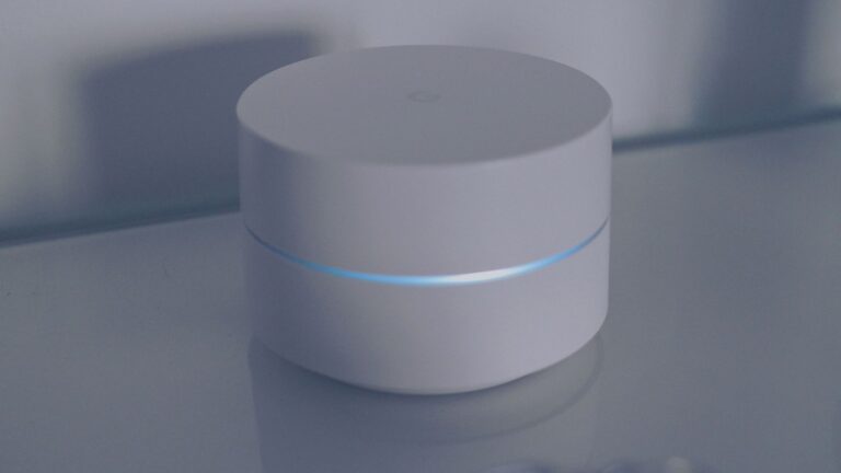 5 objawów przeciążenia routera Wi-Fi przez urządzenia smart home i jak odciążyć sieć oświetleniową