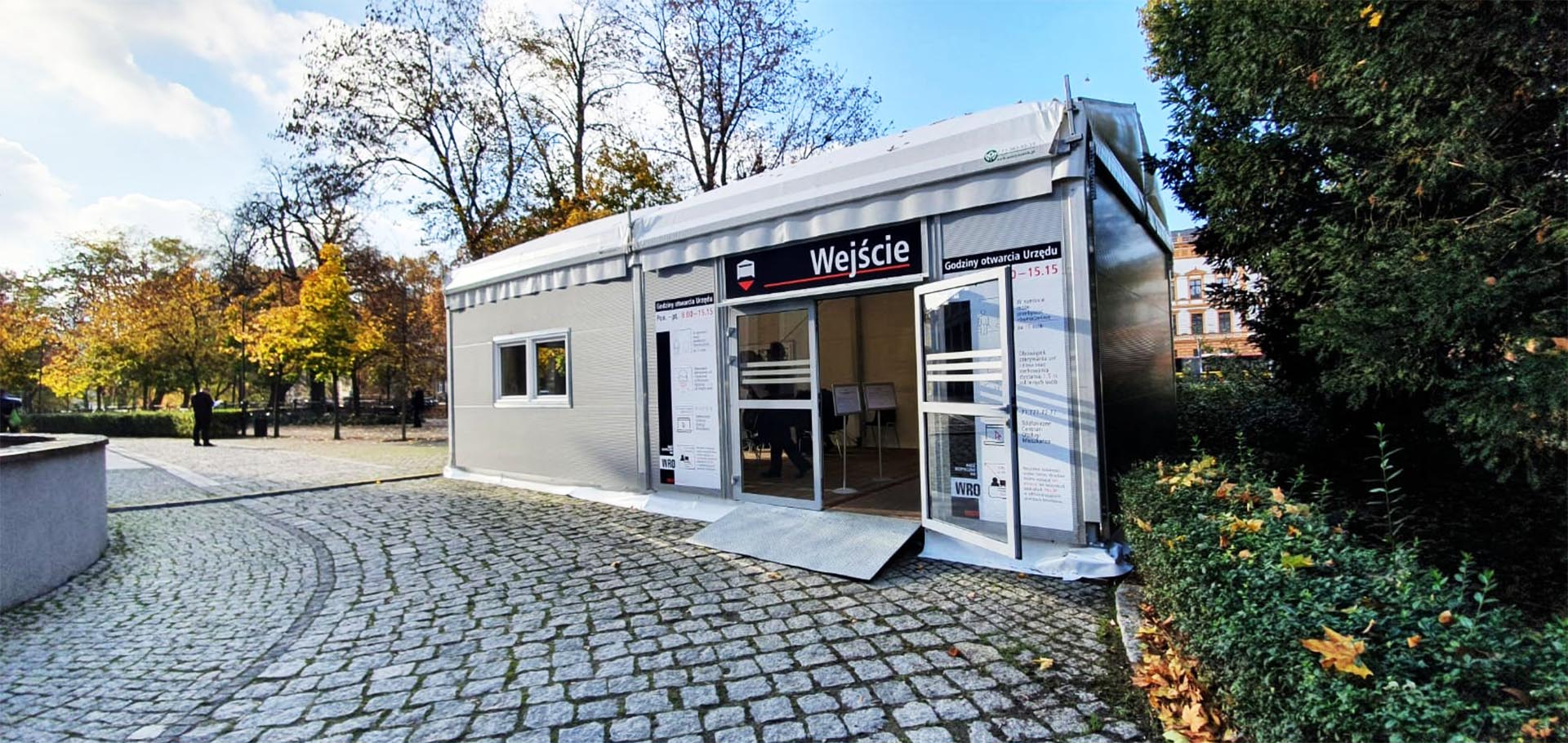 Hale namiotowe w branży farmaceutycznej i medycznej - jak spełnić wymagania regulacyjne?