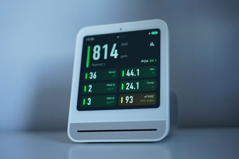 Monitor jakości powietrza z pomiarem CO2 w inteligentnym domu