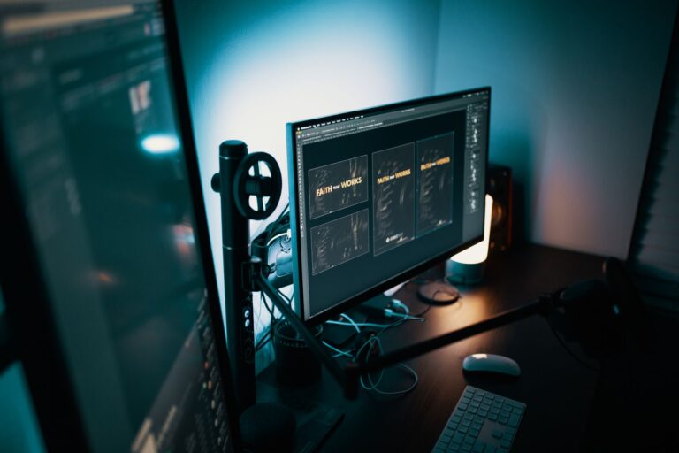 Test lamp biurkowych montowanych na monitor (Screenbar) – czy eliminują odblaski na ekranie?